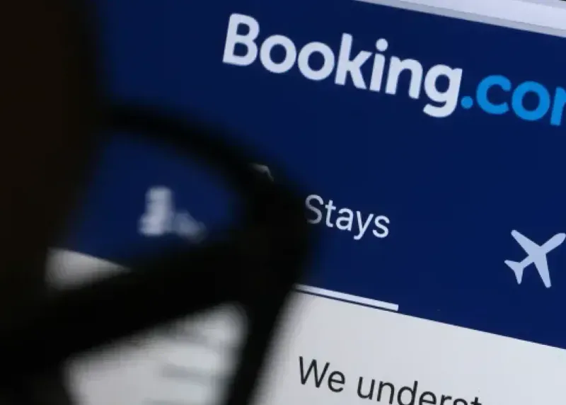 Earn cashback on bookings with Booking.com